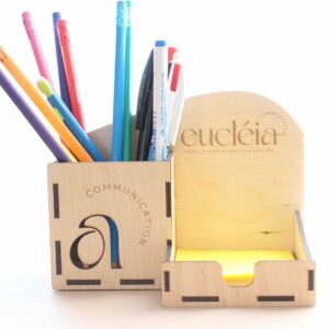 Pot à crayons et post-it