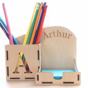 Pot à crayons et post-it